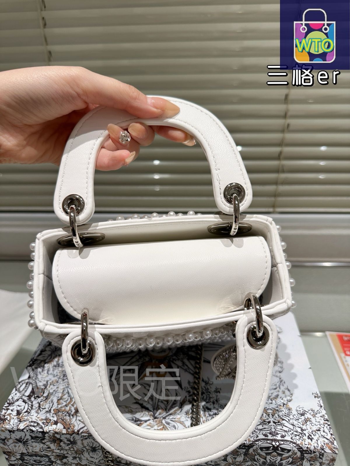 今日特価】Dior Lady Dior Sheepskin Bag with Foldable Gift Box