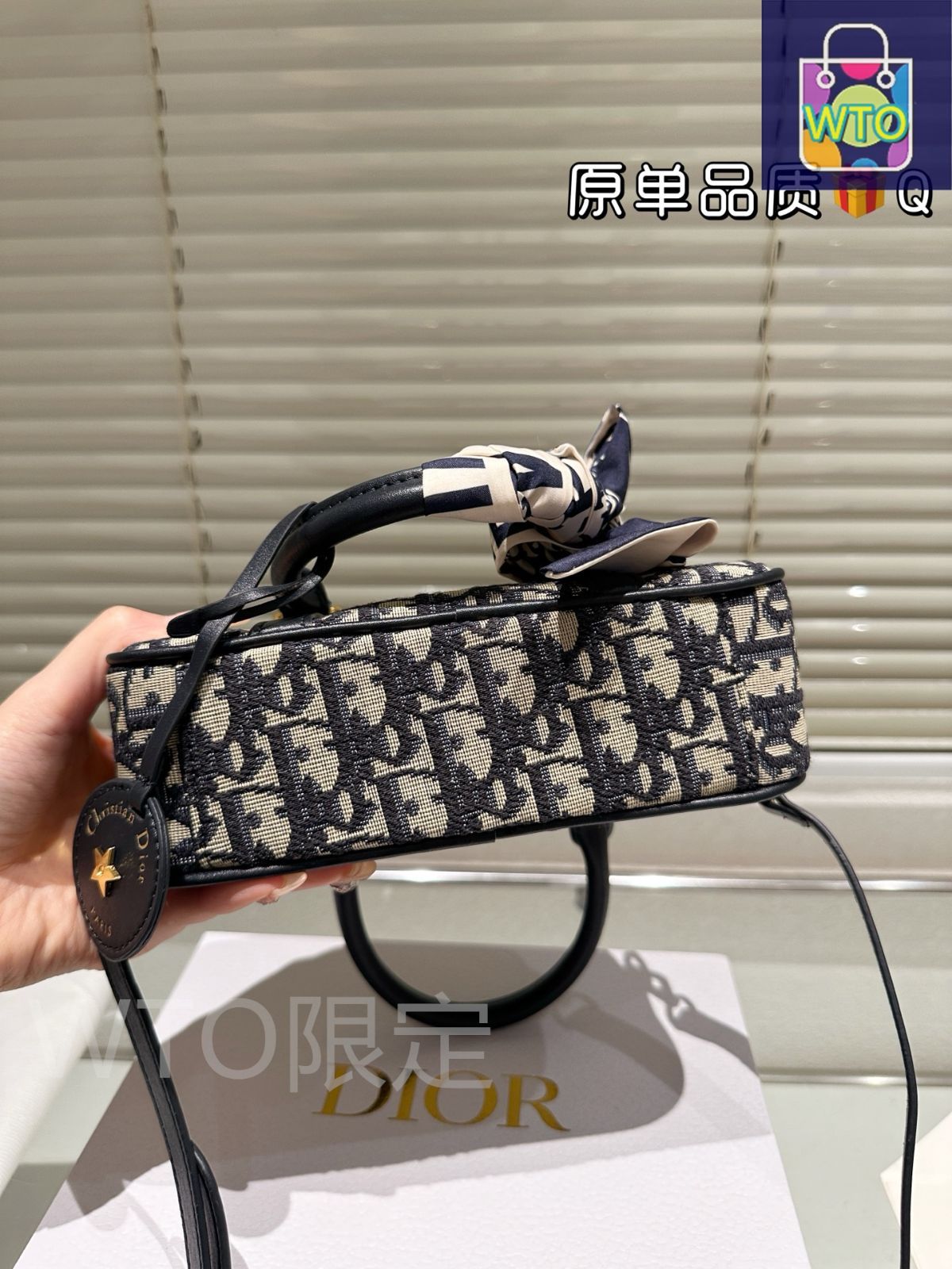 今日特価】Dior D-vide Series Bowling Bag with Foldable Box