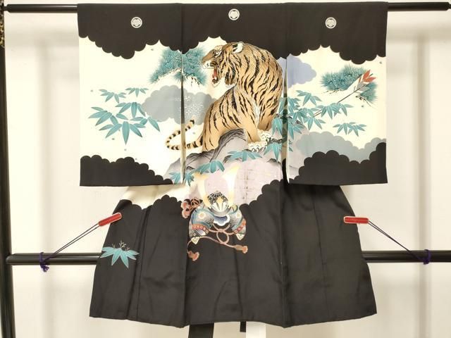 正規品 平和屋着物[]お宮参り　男の子　祝着　産着　初着　のしめ　虎　寅　兜　笹松文　金銀彩　逸品　DAAY3197ma 着物・着物ドレス
