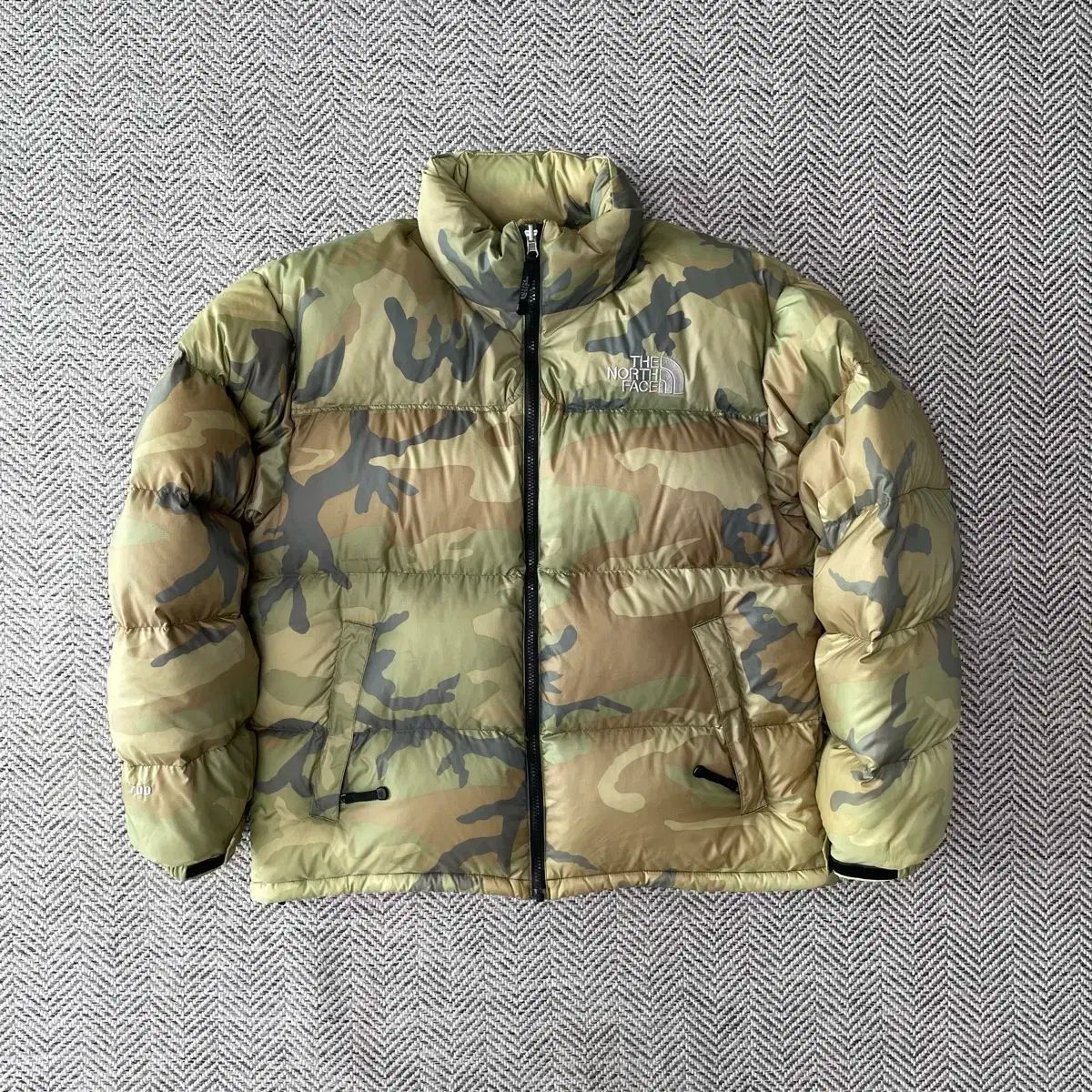 L THE NORTH FACE ザノースフェイス センターロゴ 700 カモフラ Nuptse