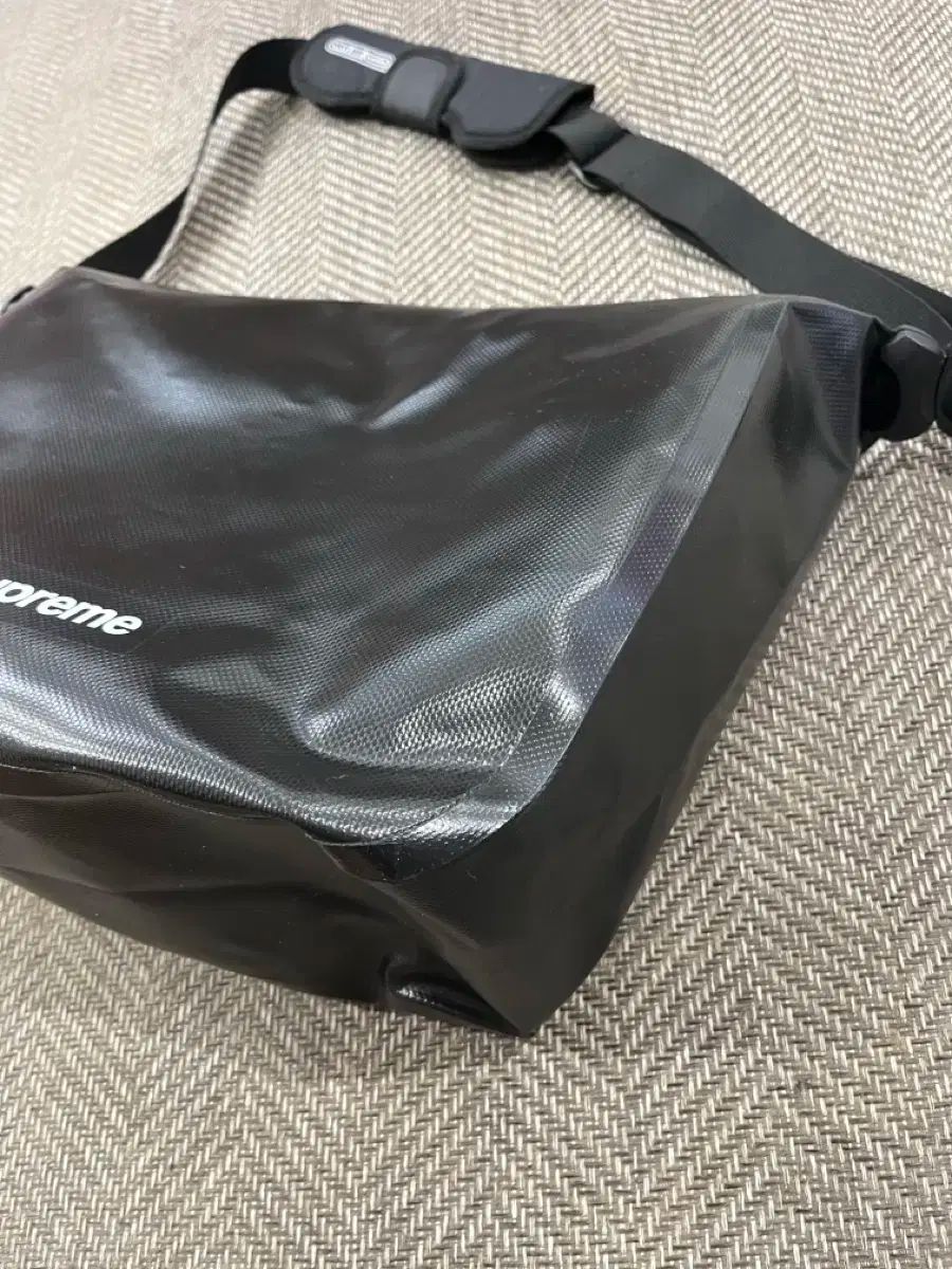 シュプリーム x オルトゥリップ コラボ メッセンジャーバッグ ブラック