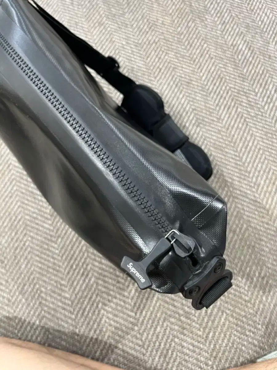 シュプリーム x オルトゥリップ コラボ メッセンジャーバッグ ブラック