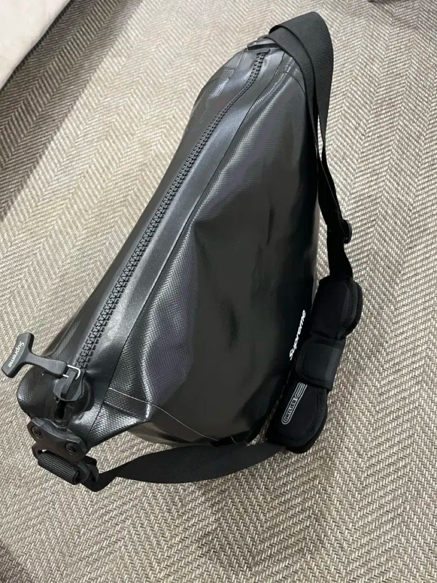 シュプリーム x オルトゥリップ コラボ メッセンジャーバッグ ブラック