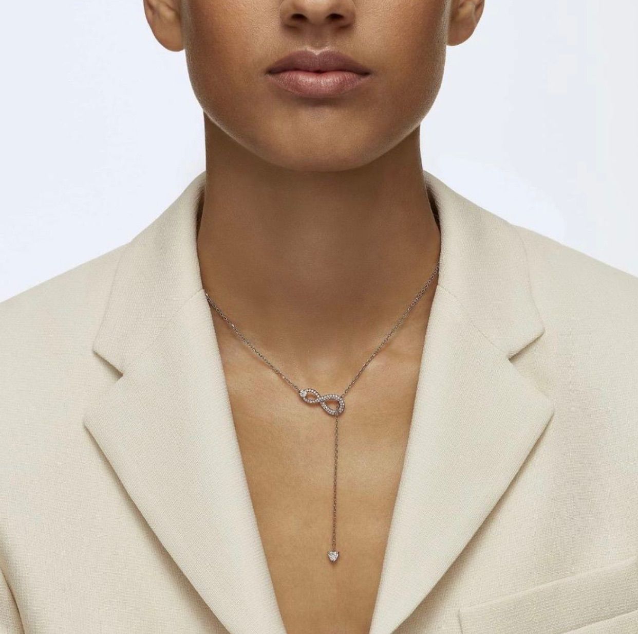 ほぼ新品 スワロフスキーSwarovski Infinity Y字型 ネックレス - メルカリ