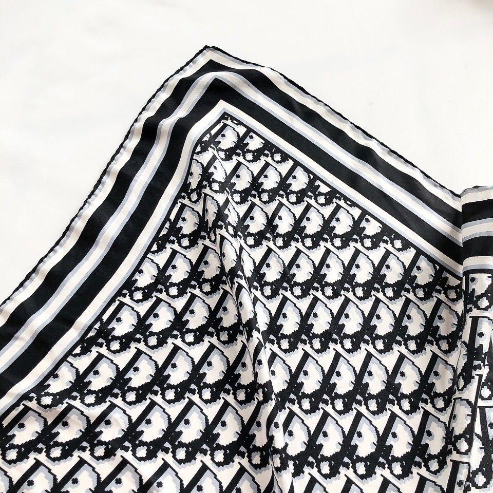 Christian Dior クリスチャンディオール トロッター柄 大判スカーフ