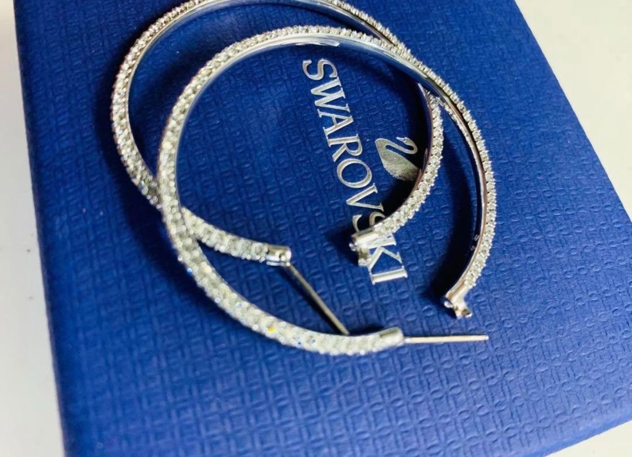 高級感 美品 スワロフスキーSwarovski Stone フープピアス 大 - メルカリ