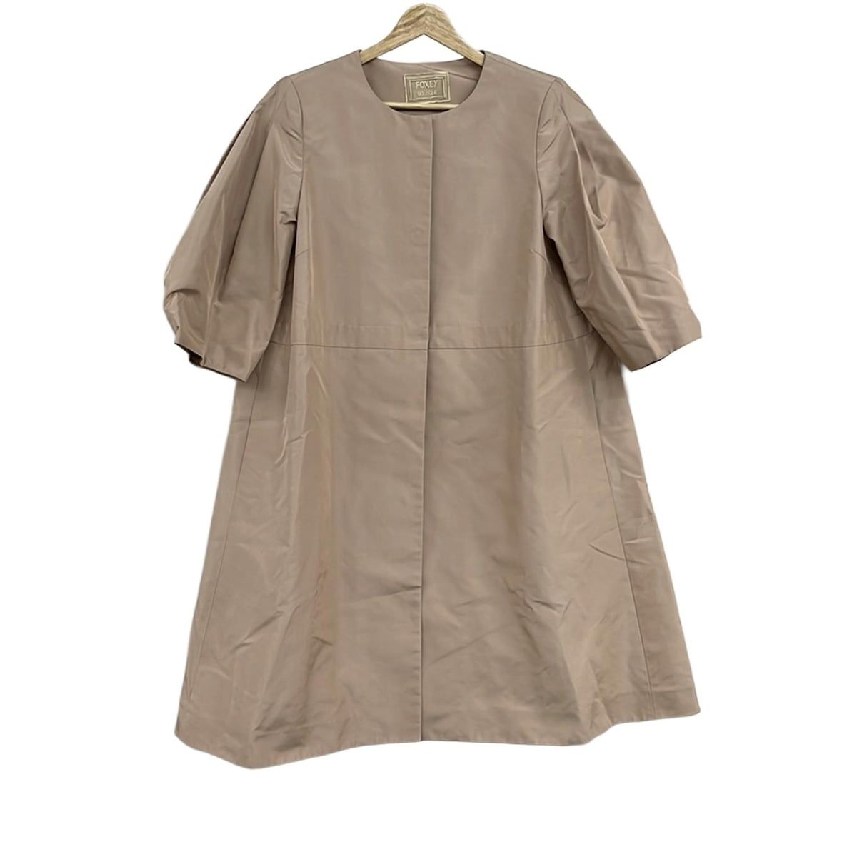 美品　フォクシー　スプリングコート　ベージュ　４０サイズ　クリーニング済み 美品 フォクシー スプリングコート ベージュ 40サイズ クリーニング