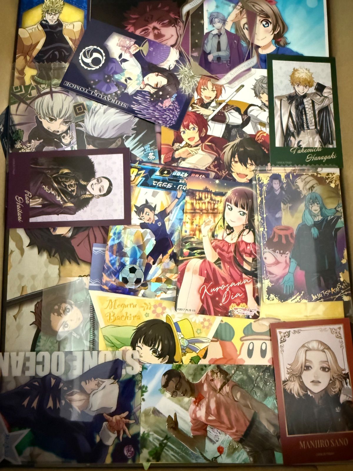 ①【1000点以上】【11キロ以上】アニメグッズ　超大量　まとめ売り 紙類 アニメ ゲーム まとめ売り 大量 コースター ポストカード カード