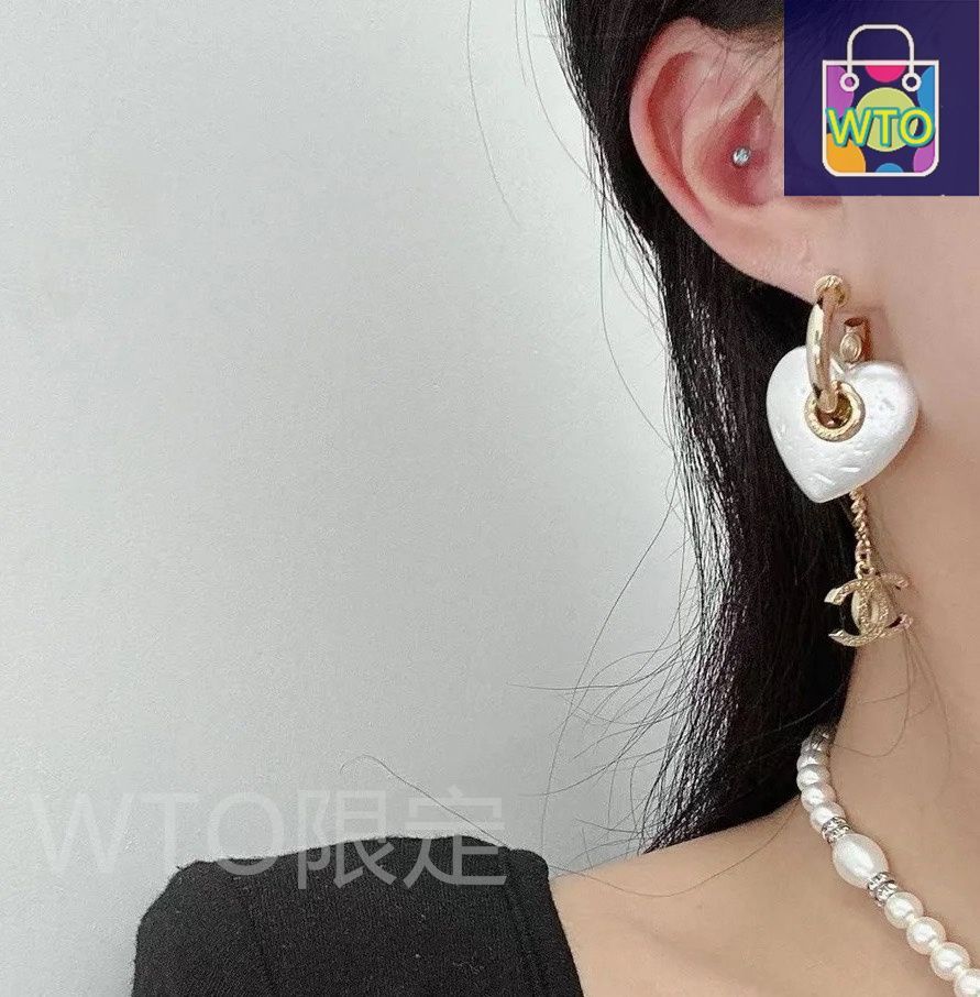 今日特価】Chanel シャネル 浅金色ハート型イヤリング 最新潮流に