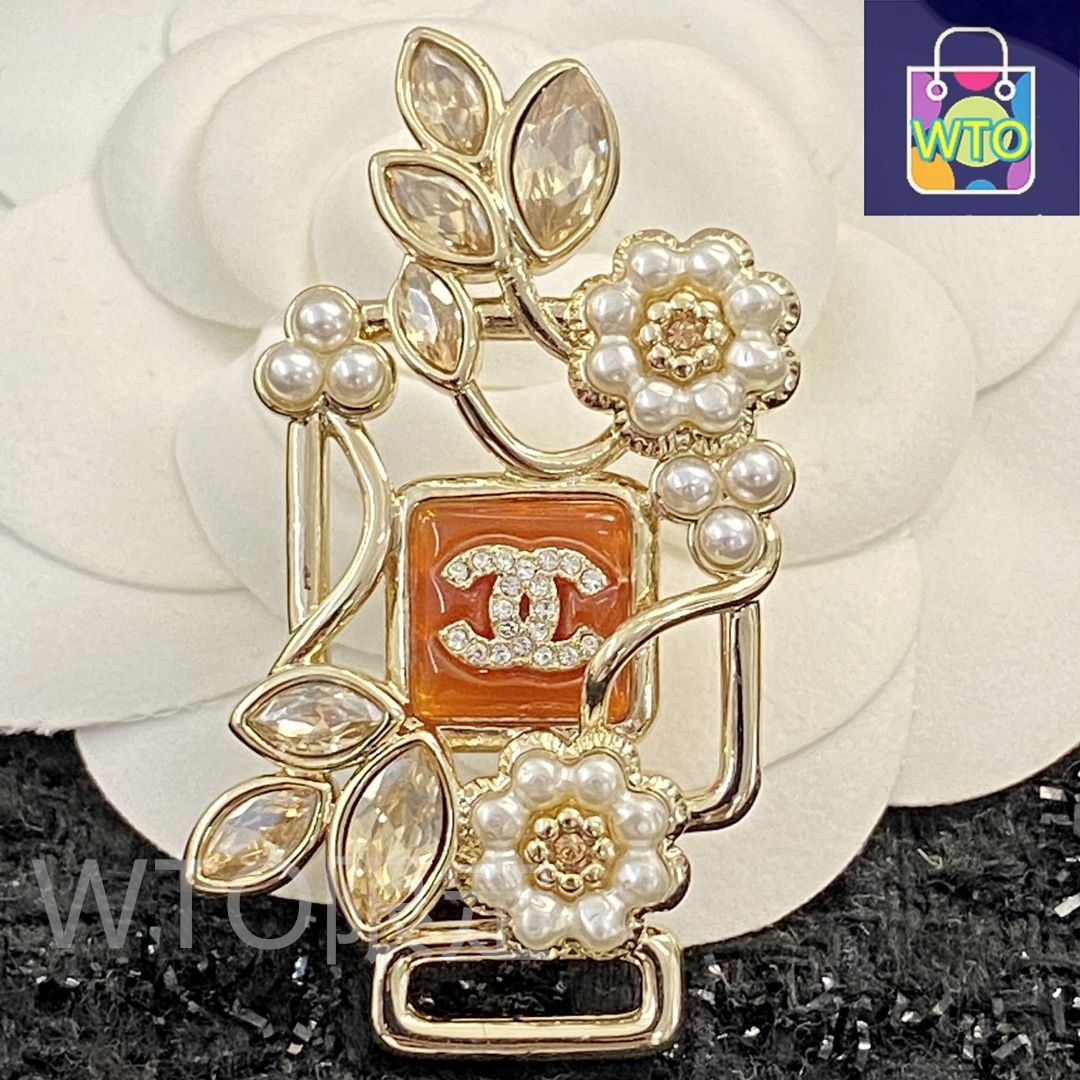 お値下げしました。貴重なCHANELブローチ 今日特価】CHANEL シャネル 22 年 ハーフパール フラワー ブローチ