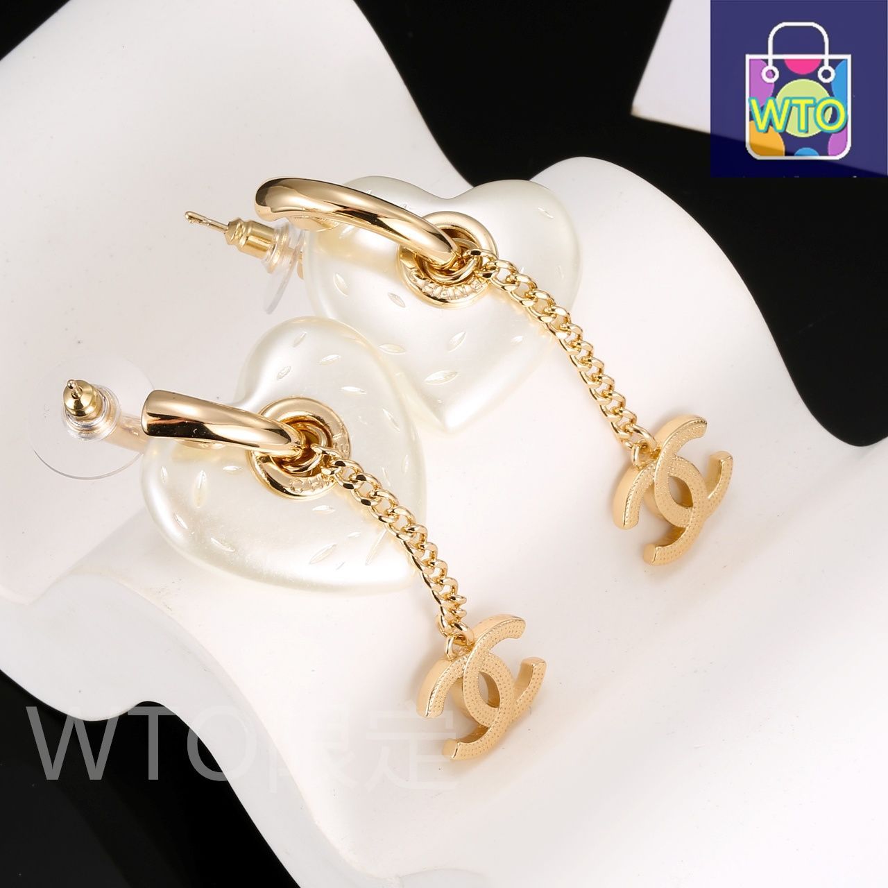 今日特価】Chanel シャネル 浅金色ハート型イヤリング 最新潮流に