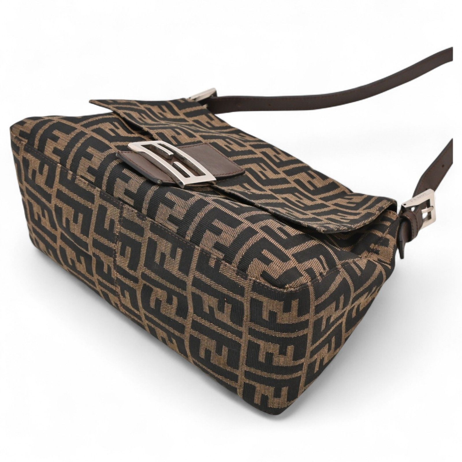 希少モデル フェンディ マンマバケット ワンショルダーバッグ ズッカ フルジップ フェンディ ズッカ柄 マンマバケット ショルダーバッグ Aランク