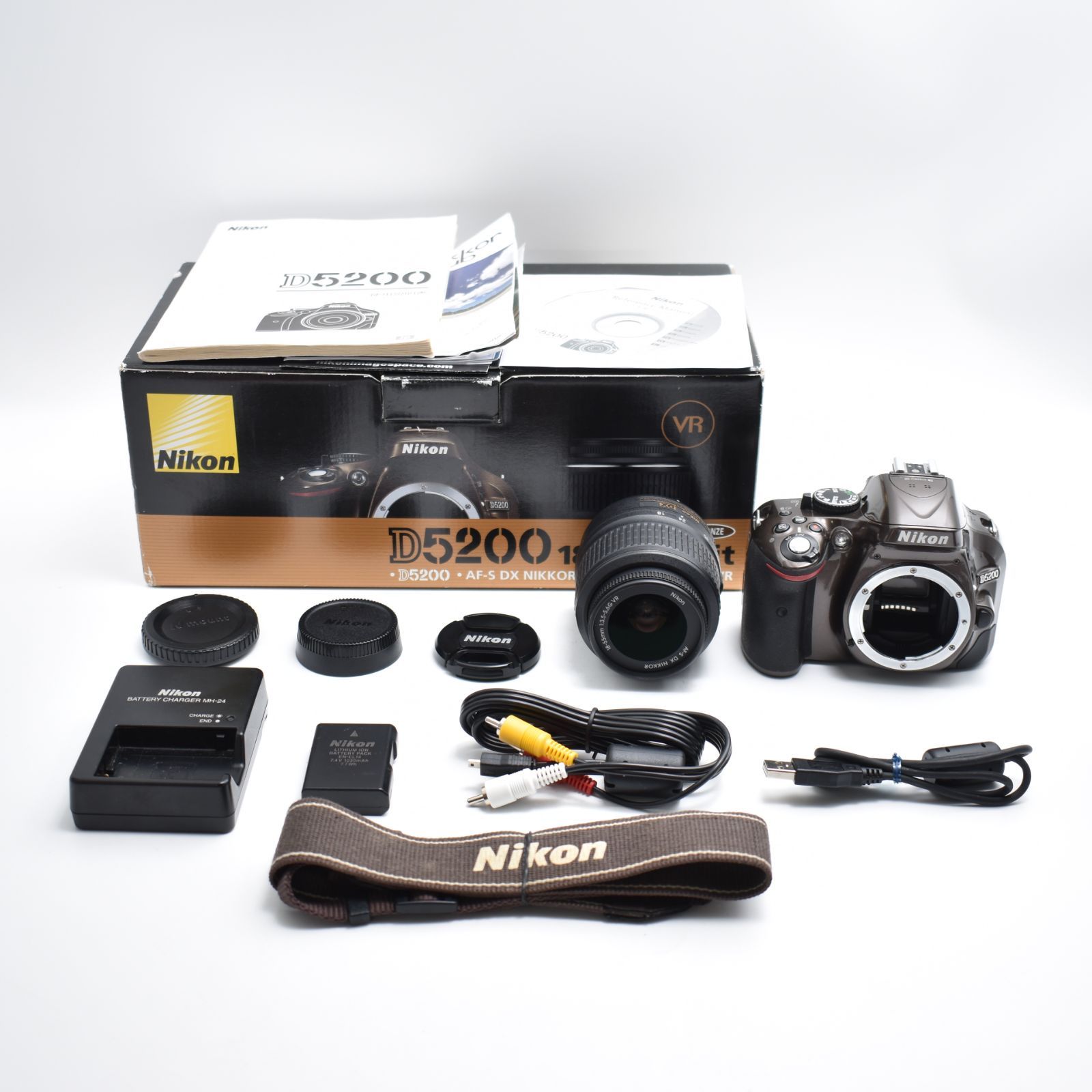 B#9309 Nikon デジタル一眼レフカメラ D5200 レンズキット AF-S DX