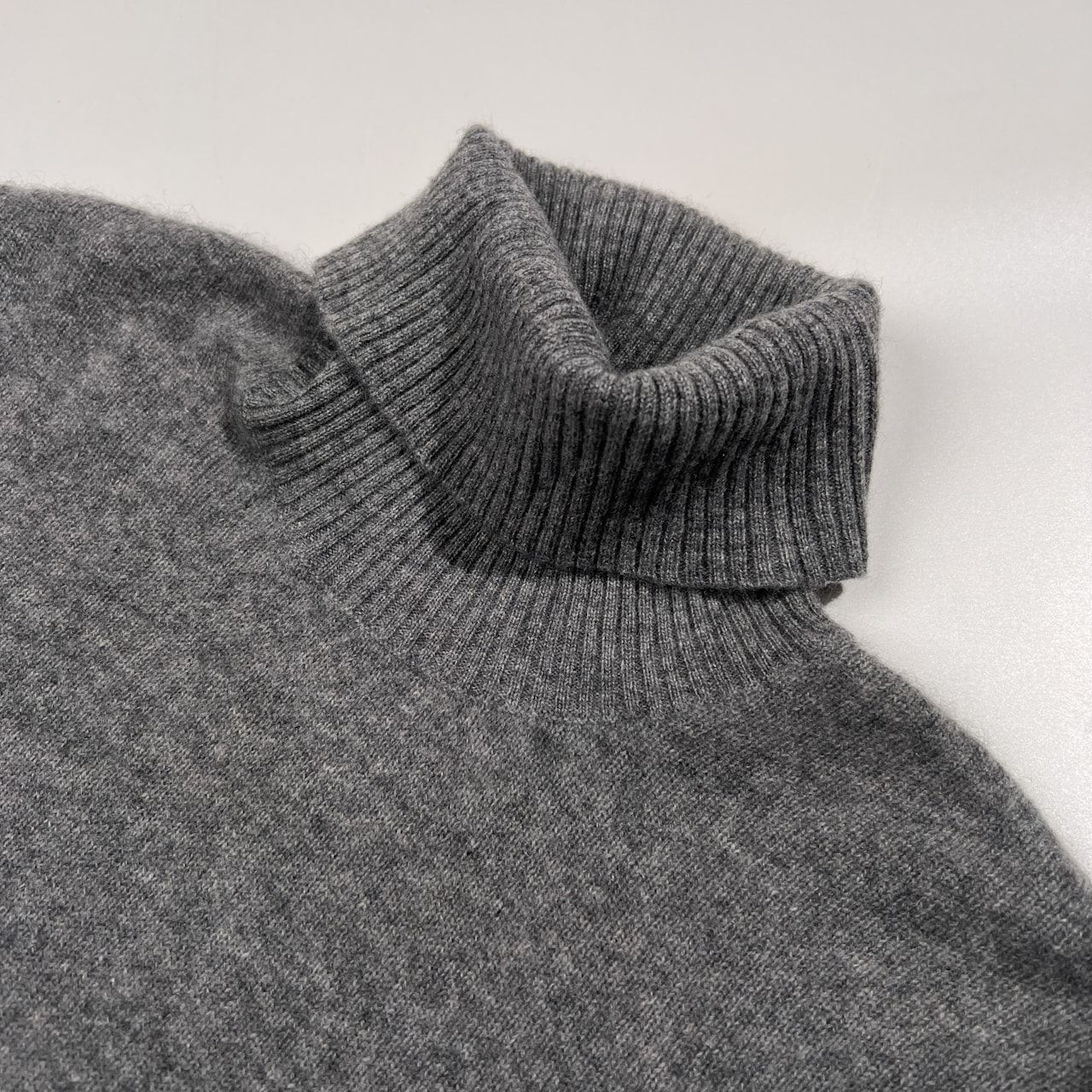 【カシミヤ100%】バーニーズニューヨーク　タートルネックニットセーター　L カシミヤ100% BARNEYS NEW YORK バーニーズニューヨーク 高級 カシミア