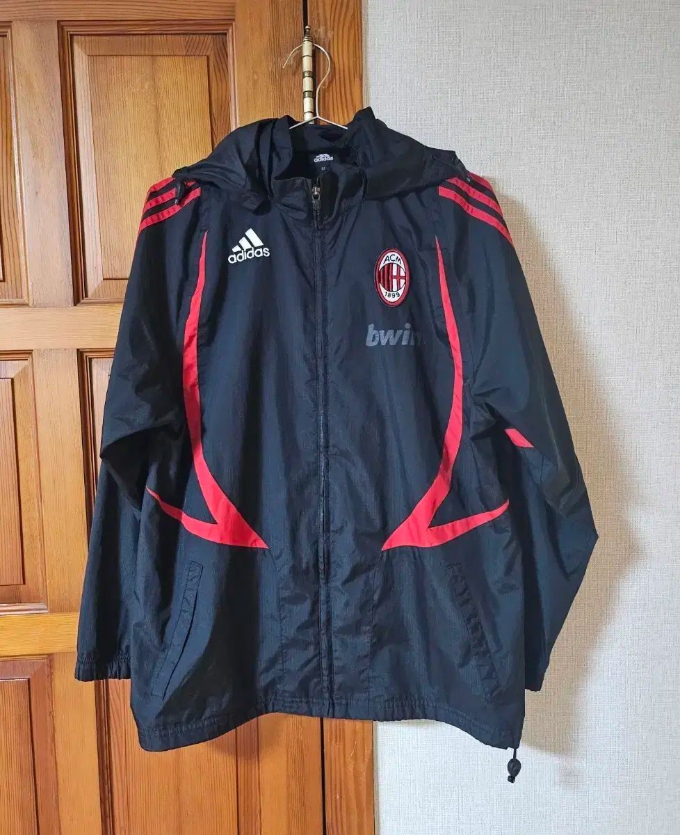 入手困難 アディダス　ACミラン　トラックジャケット　ウィンドブレイカー　XL 入手困難 アディダス ACミラン トラックジャケット ウィンドブレイカー