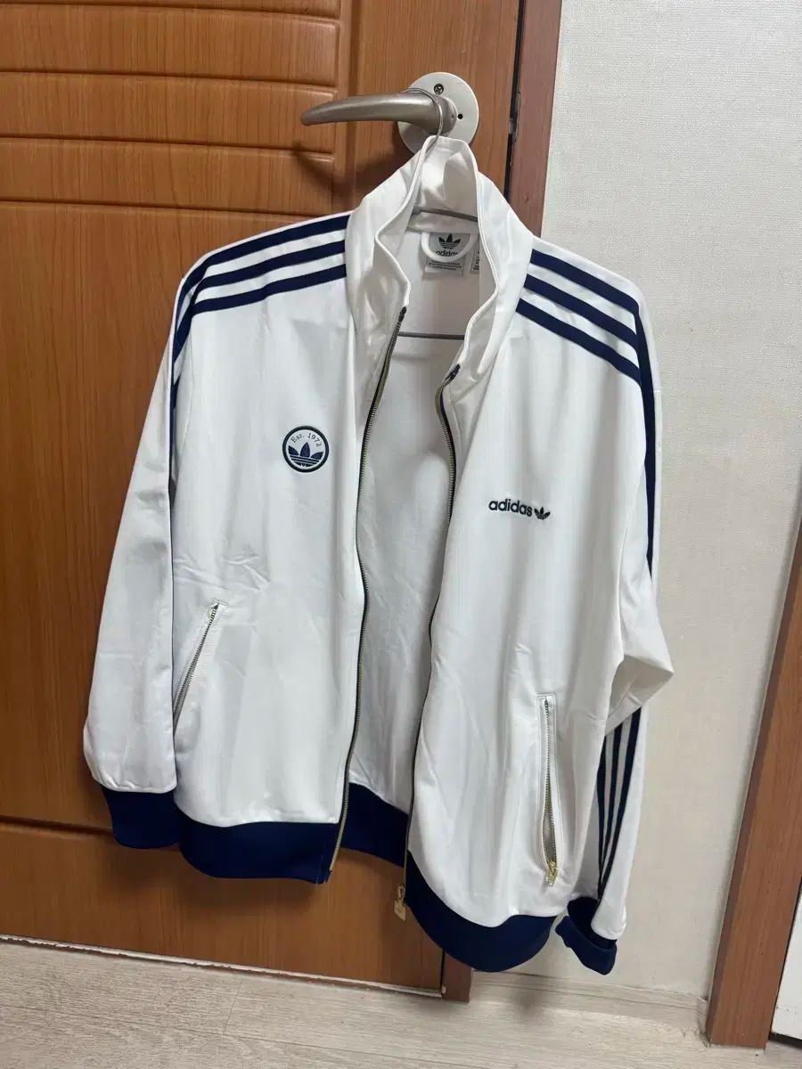 アディダス 白 3本線 トラックジャージ