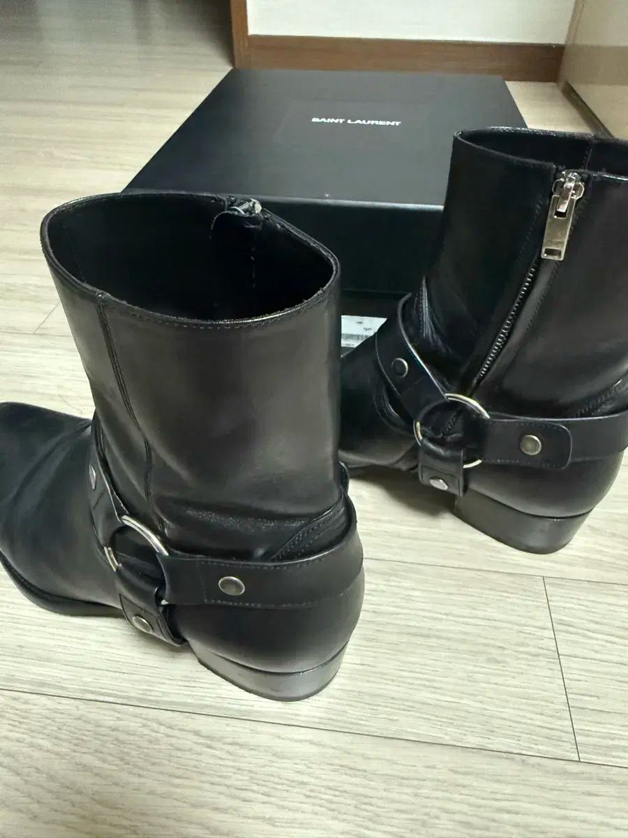 サンローラン　ワイアットハーネスブーツ クラシック ワイアット ハーネスブーツ（ブラック／レザー） ブラック