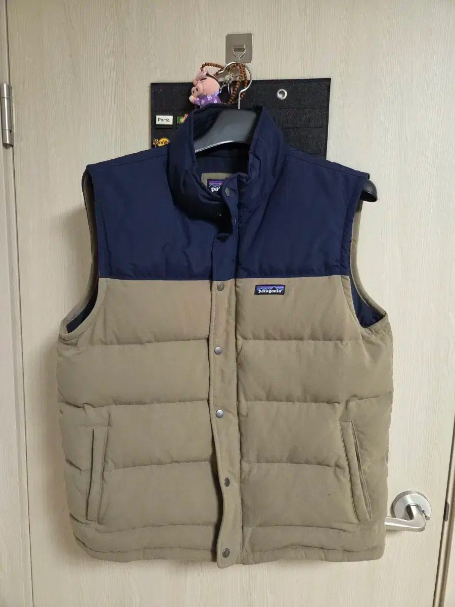 patagonia ダウンベスト ネイビー/ベージュ　S〜M Patagonia ダウンベスト S ネイビー/ベージュ