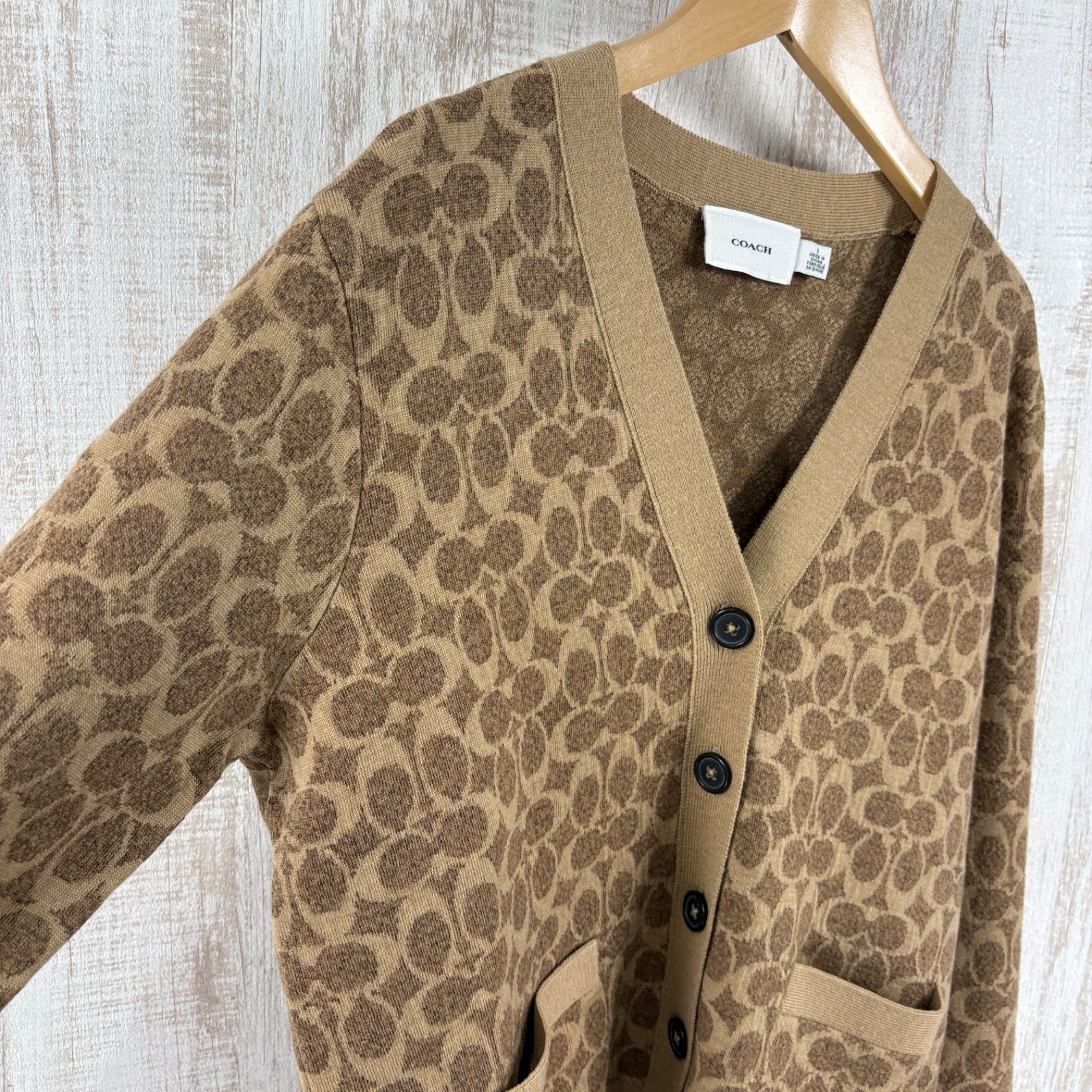 美品 COACH コーチ 定番カラー シグネチャー ロゴ 総柄 Vネック ウール 