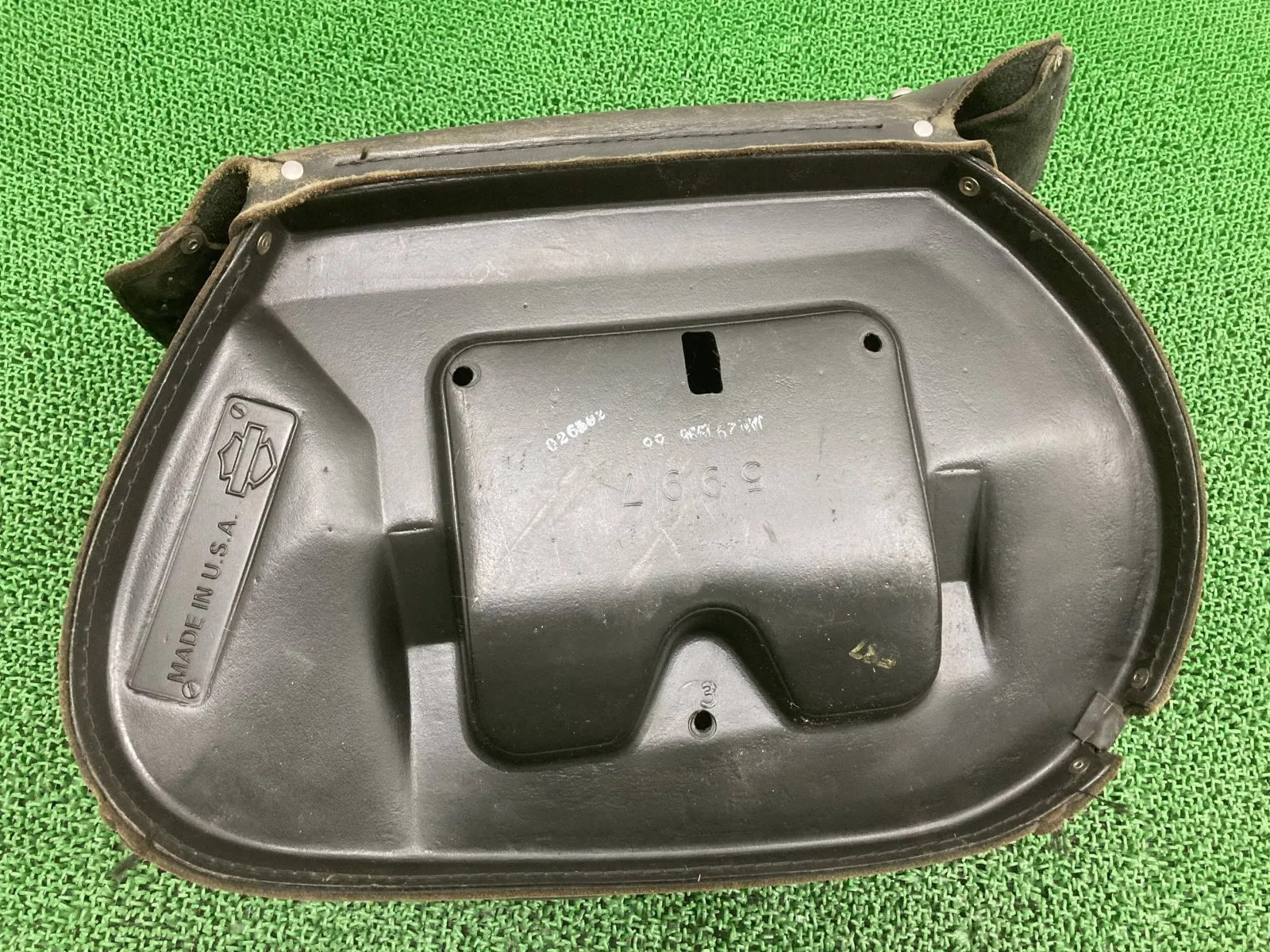 バイク FLSTC1340 サイドバッグ 右 ハーレー 純正 バイク 部品