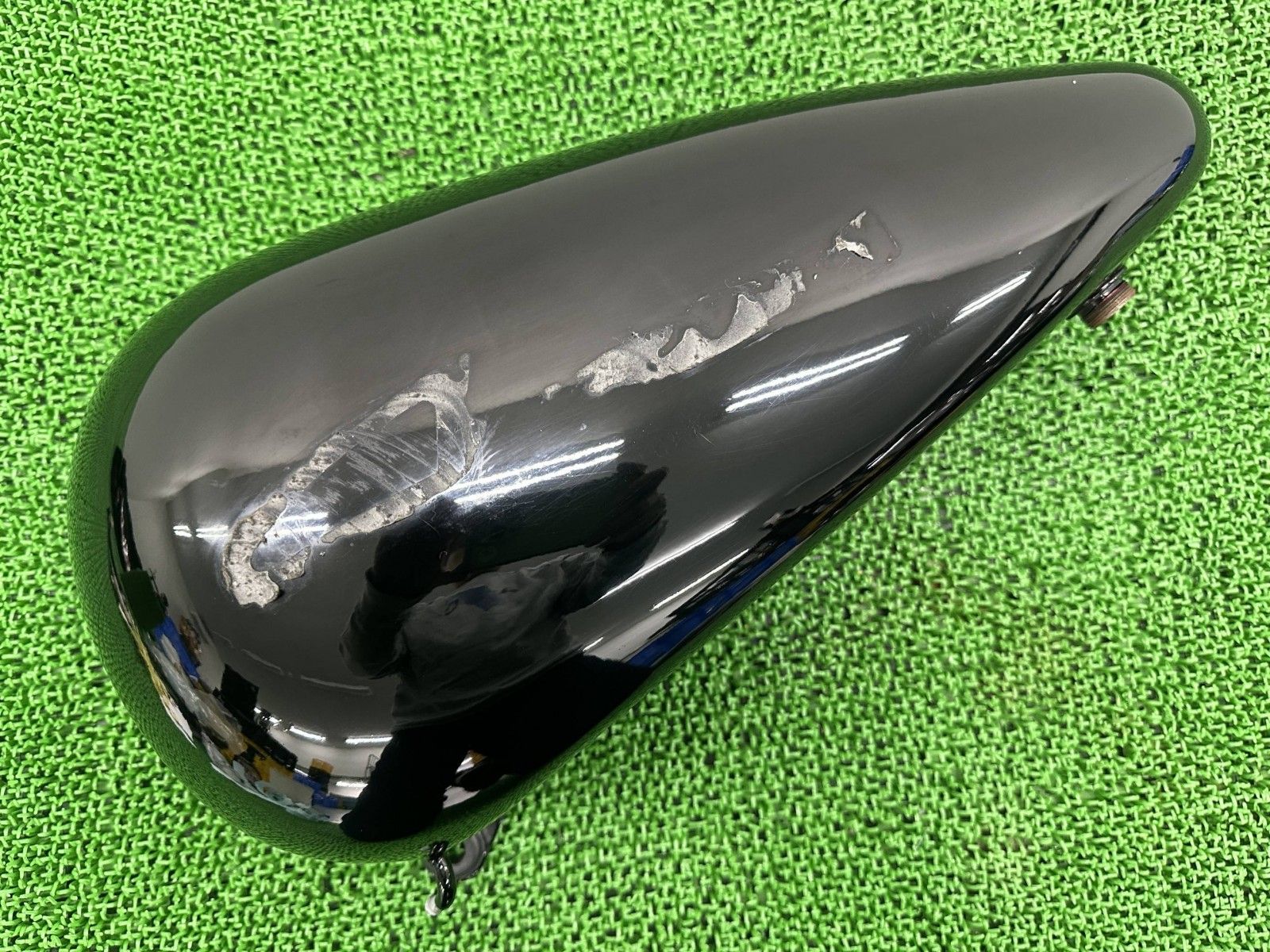 ソフテイル タンク 左 黒 ハーレー 純正 中古 バイク 部品 ペイント済 エボ EVO ノーマルガソリンタンク カスタム素材に Zp ソフテイル タンク 左 黒 ハーレー 純正 中古 バイク 部品 ペイント済