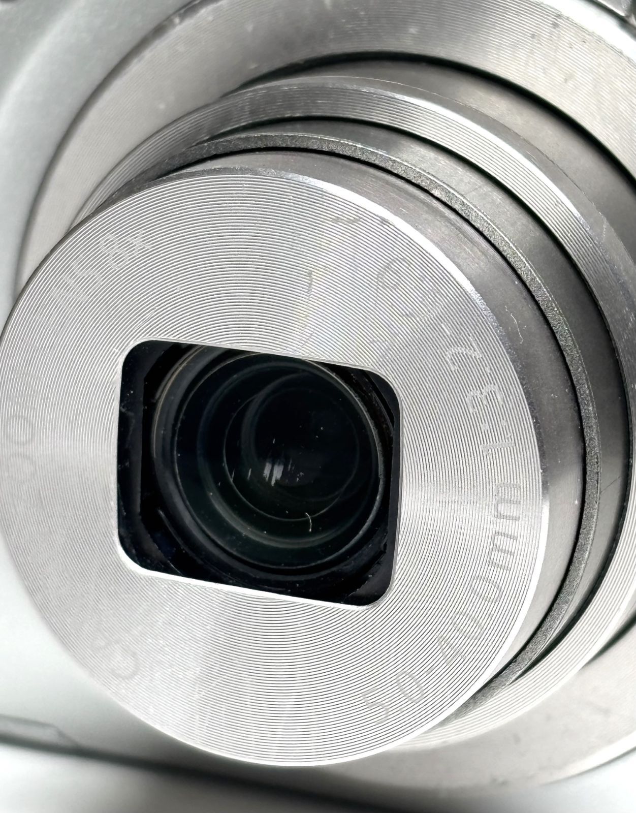 Canon IXY 200 PC2333 HD 20MP 8x デジタルカメラ silver 基本動作確認