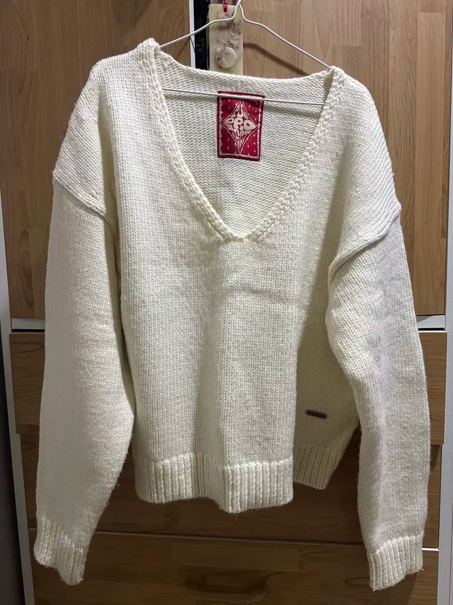 PLZPROJECT ディープVネックニット