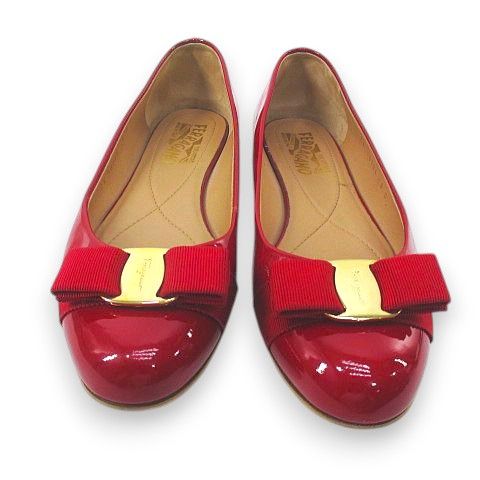 Ferragamo フェラガモ ヴァラ リボンパンプス 8D 赤 エナメル ヴァラ リボン パンプス - ウィメンズ | Ferragamo