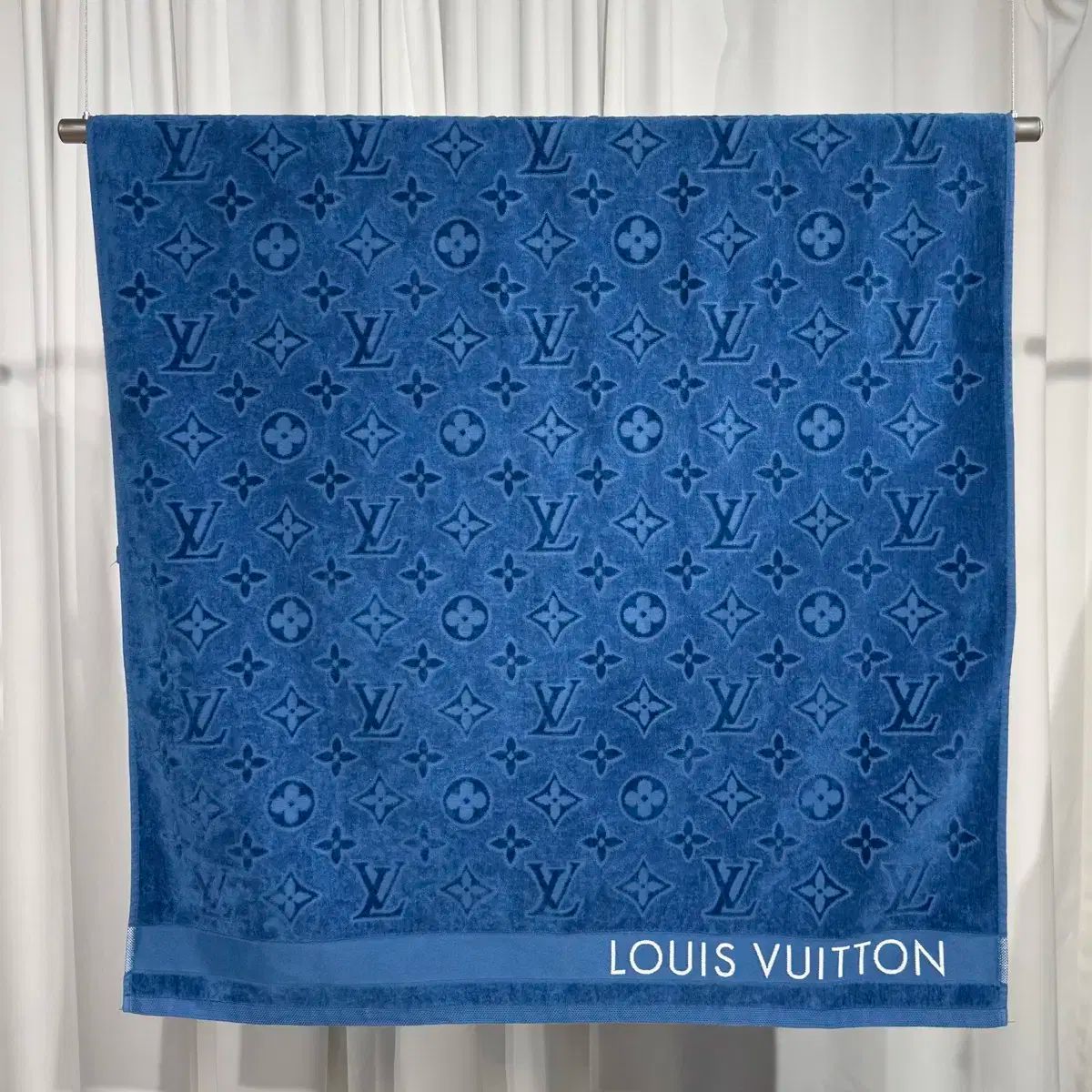 ルイ・ヴィトン ブルー モノグラム ビーチ タオル - メルカリ