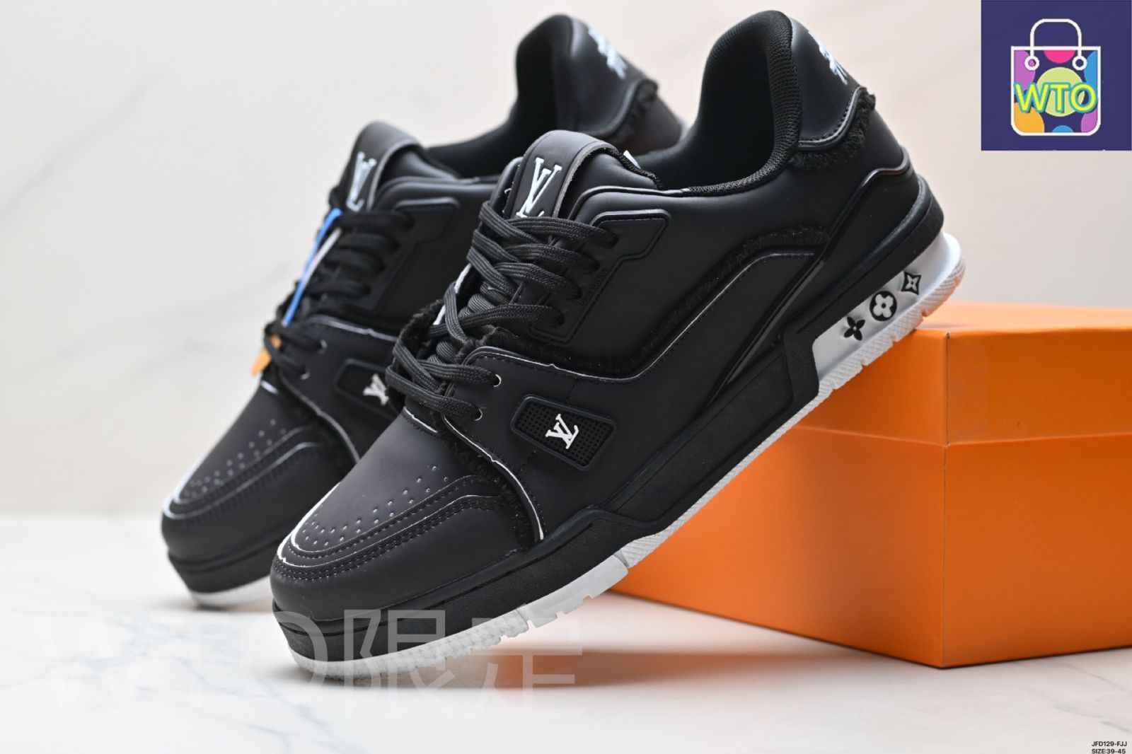 RIO⭐︎Louis Vuitton ブラック スニーカー リヴォリ スニーカー ｜ルイ・ヴィトン 公式サイト - 1AARI7