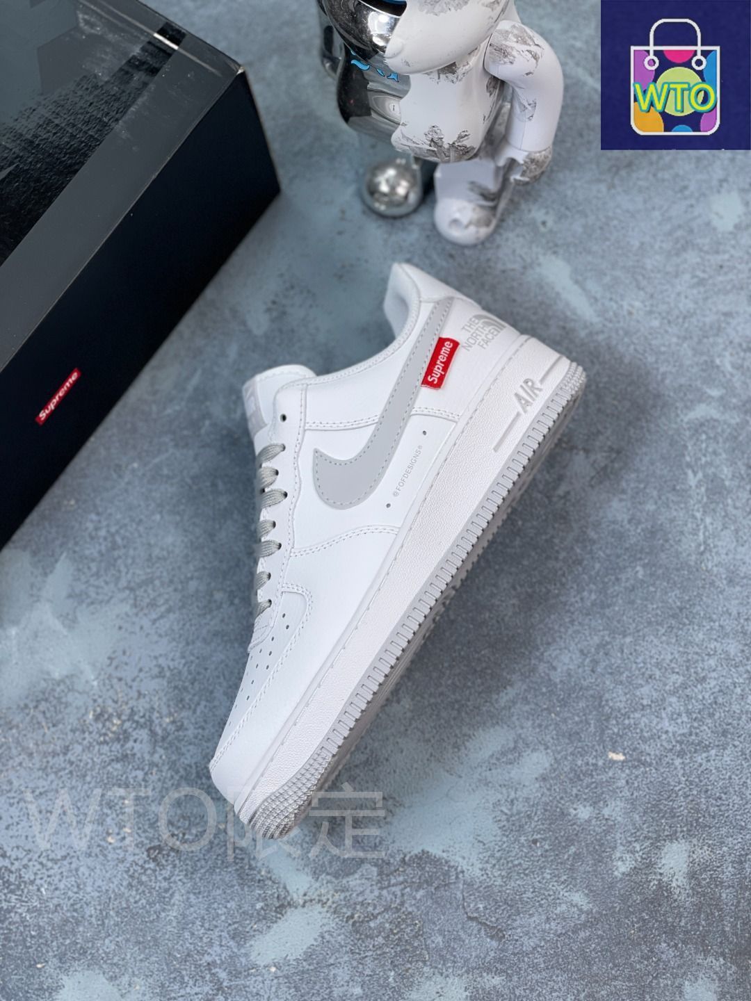 Nike Air Force 1’07 / Nike x Supreme 未使用 全新未使用男女兼用 Nike Air Force 1 ′07 x Supreme 01 - メルカリ