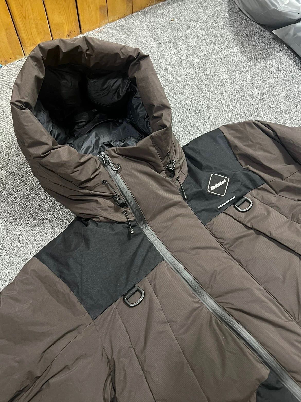 未使用 FCRB DOWN BENCH PARKA - メルカリ