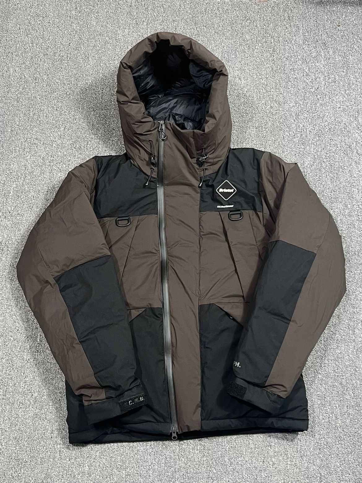 未使用新品！F.C.R.B. 22AW DOWN BENCH PARKA M 未使用 FCRB DOWN BENCH PARKA - メルカリ