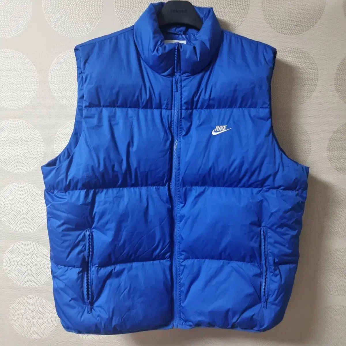 ナイキ　プリマロフト　ダウンベスト　NIKE XXL 大きいサイズ　刺繍　中綿 ナイキ プリマロフト ダウン ベスト XXL - メルカリ