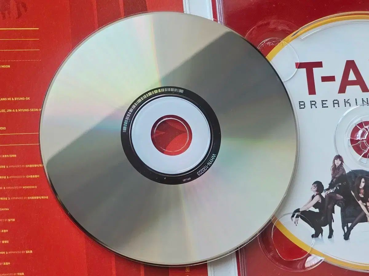 T-ARA Breaking Heart cd (全メンバーサイン) - メルカリ