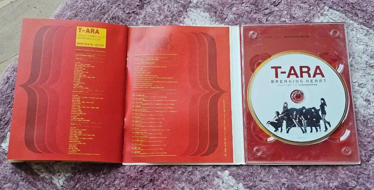 T-ARA Breaking Heart cd (全メンバーサイン) - メルカリ