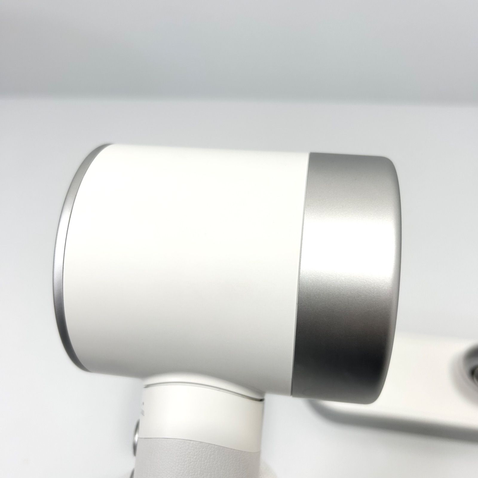 美品 Zuvi Halo コードレスヘアドライヤー HA100 ズーヴィ - メルカリ