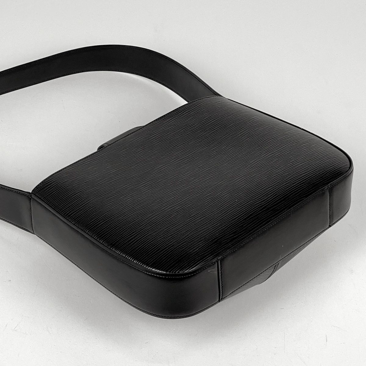 ルイ・ヴィトン Louis Vuitton レヴリ 肩掛け ショルダーバッグ エピ