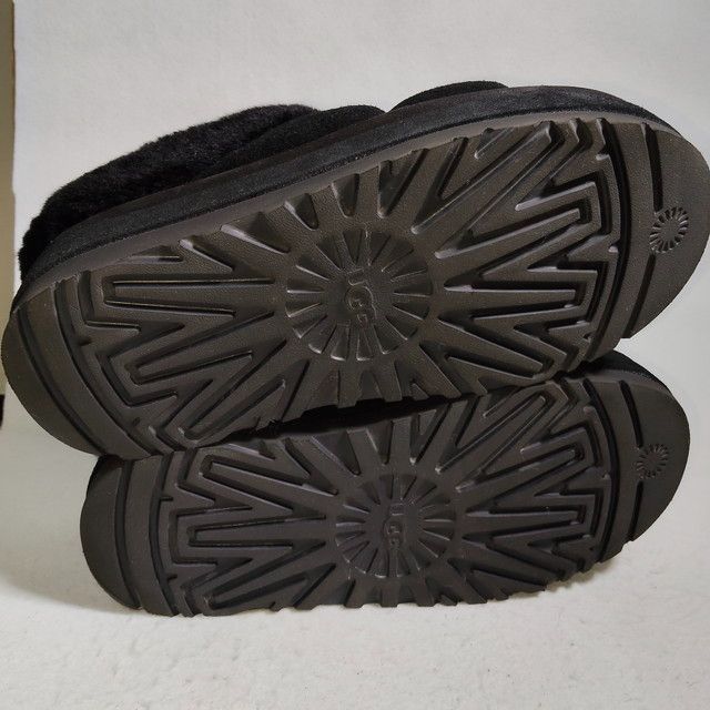 UGG アグ TAZZLITA タズリータ ムートン スリッポン 厚底 黒 ブラック