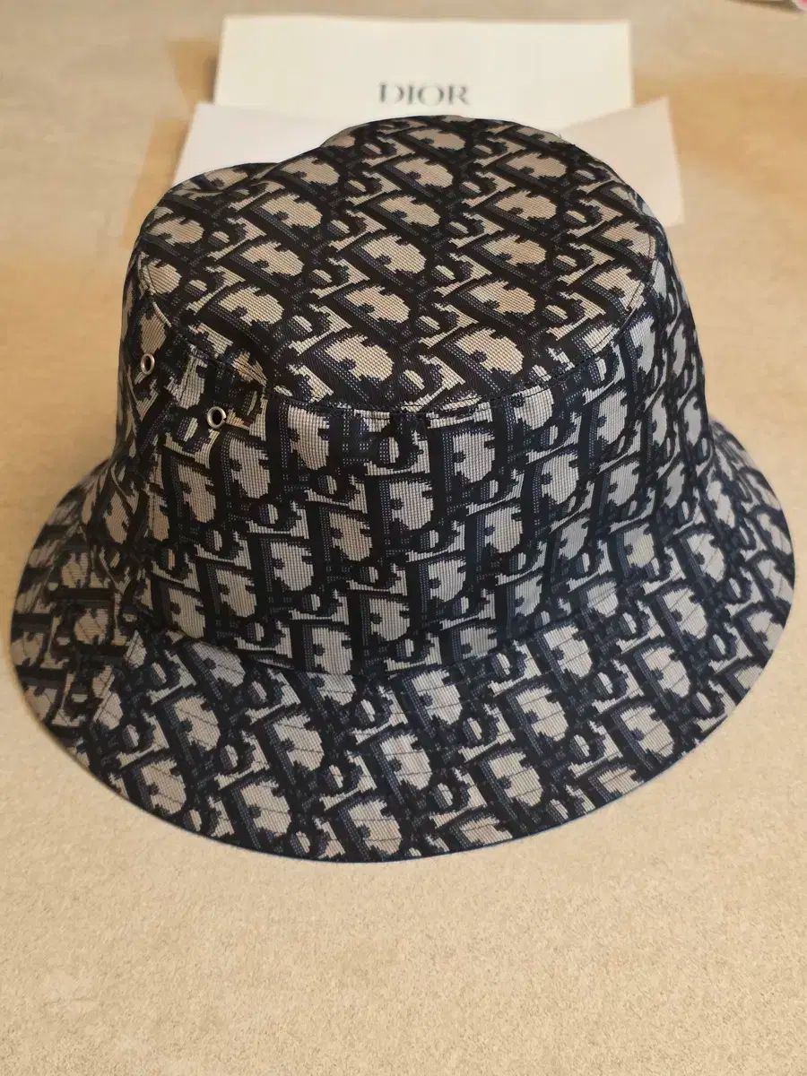 ネイビー Dior リバーシブルバケットハット ネイビー Dior リバーシブルバケットハット Christian Dior Trotter