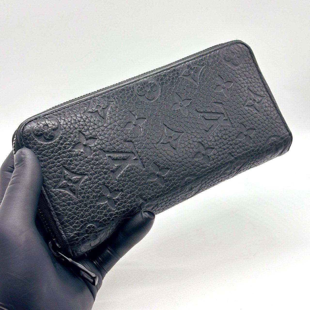 黒に宿る知性】 LOUIS VUITTON ルイヴィトン 長財布 トリヨン ジッピー