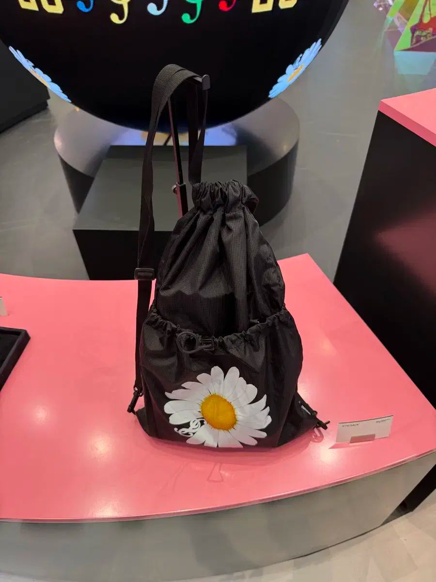 2025 MAMAアワード ポップアップ PEACEMINUSONE ジムサック ブラック