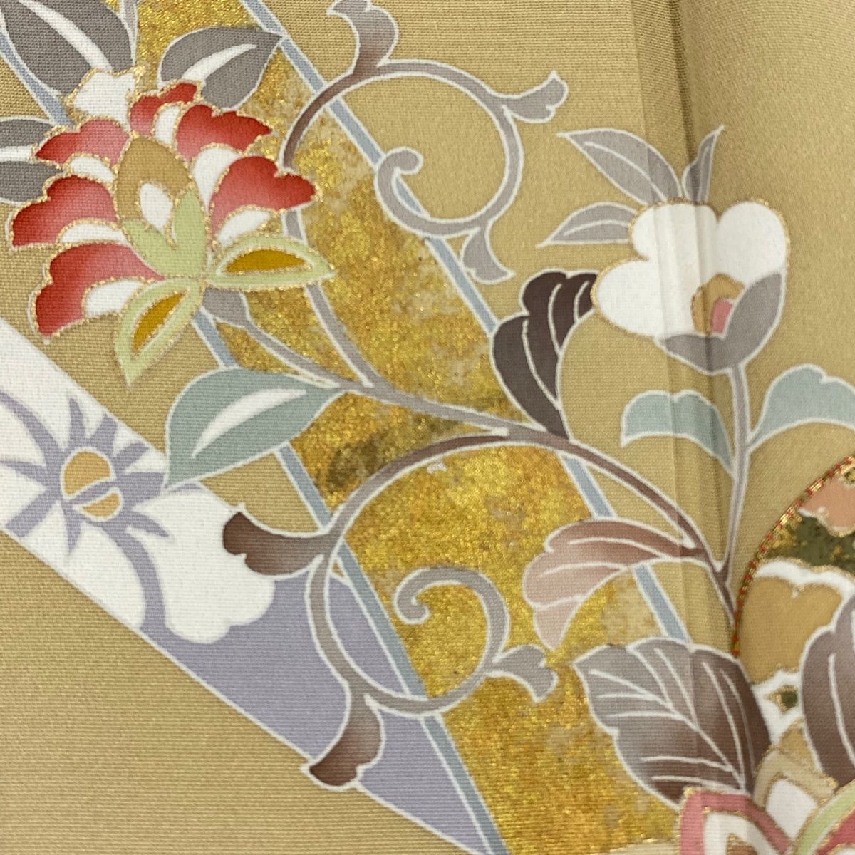 未使用品 訪問着 薄いクリームベージュ 唐草花 金彩加工 身丈160cm 訪問着：H877 ジャパンスタイル クリーム色 垣根に牡丹| 訪問着