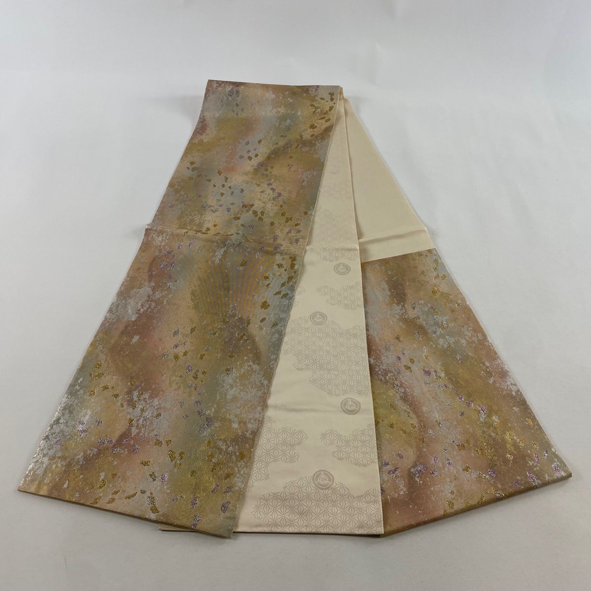 ☆美品　袋帯　岩井半四郎 袋帯 秀品 落款 岩井半四郎 岩井友見 幾何学 箔 ピンクベージュ 六通