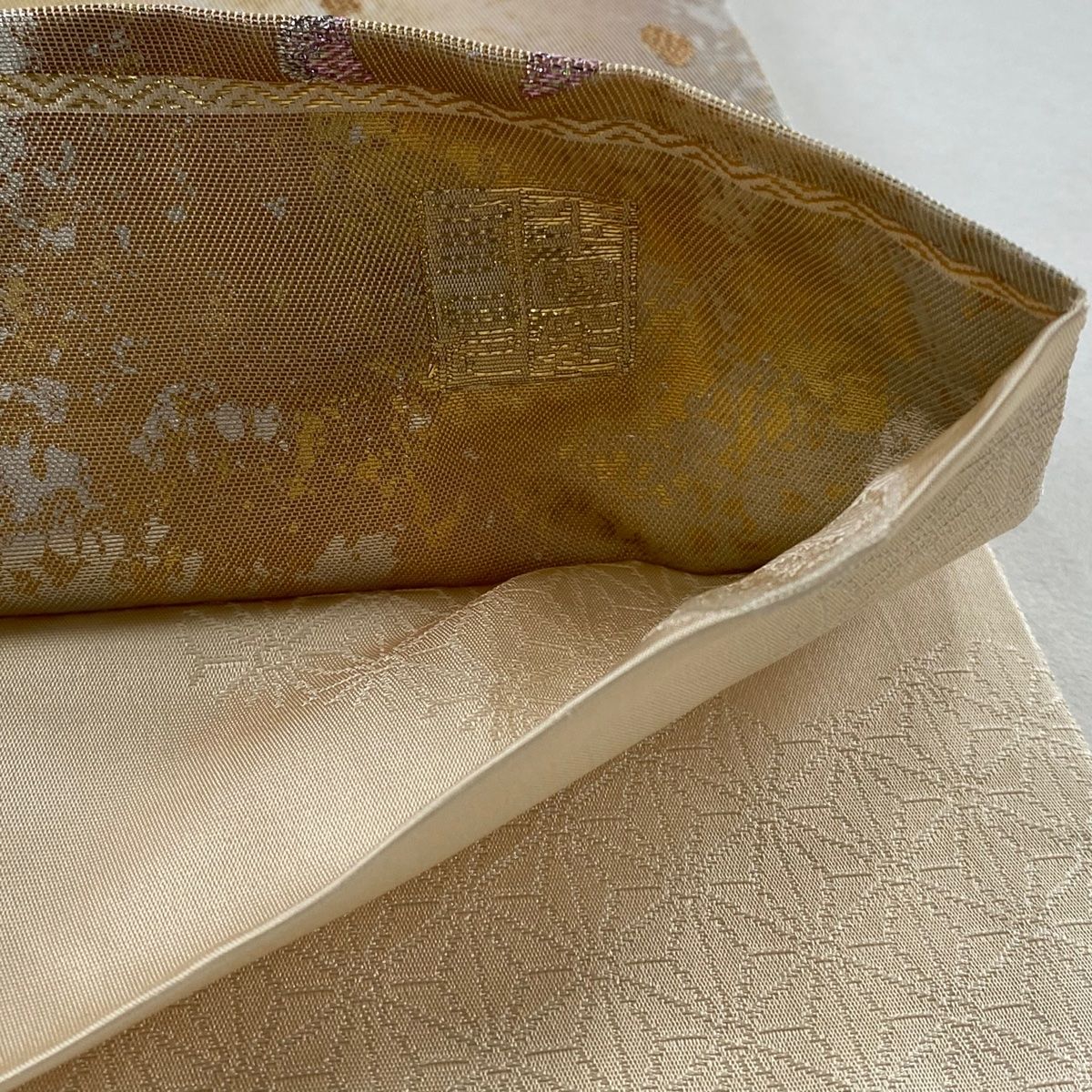 ☆美品　袋帯　岩井半四郎 袋帯 秀品 落款 岩井半四郎 岩井友見 幾何学 箔 ピンクベージュ 六通