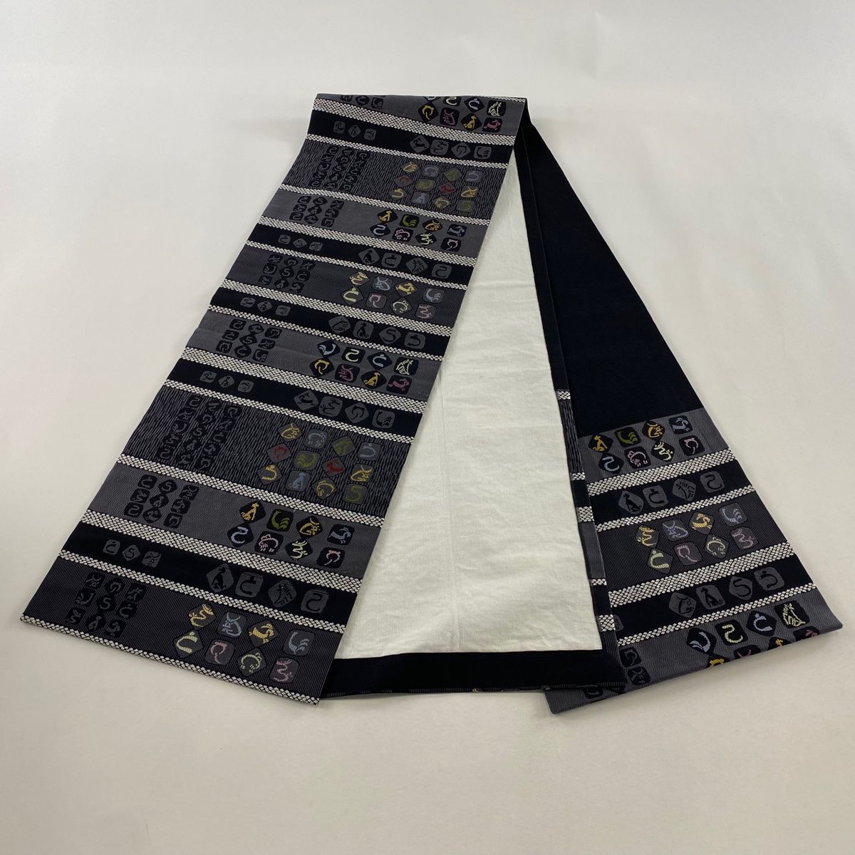 新品未仕立博多帯 協和織 八寸名古屋帯 アラベスク文様 黒地 仕立代