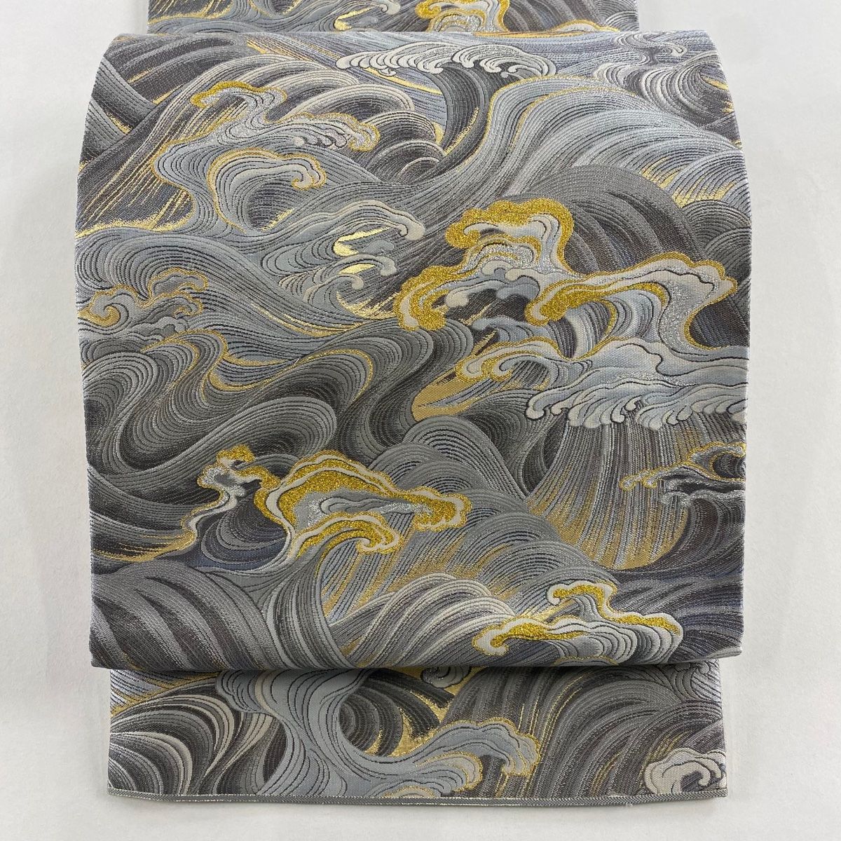 袋帯 本袋 六通 雪輪 青海波 波涛 金糸 黒地 上質 美品】 袋帯 名品 華文 青海波 輪奈織 金糸 えんじ色 六通 正絹 【中古