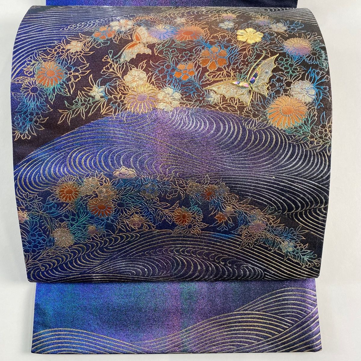 袋帯 名品 蝶 草花 螺鈿 金銀彩 青紫 お太鼓柄 正絹 【中古】 - メルカリ
