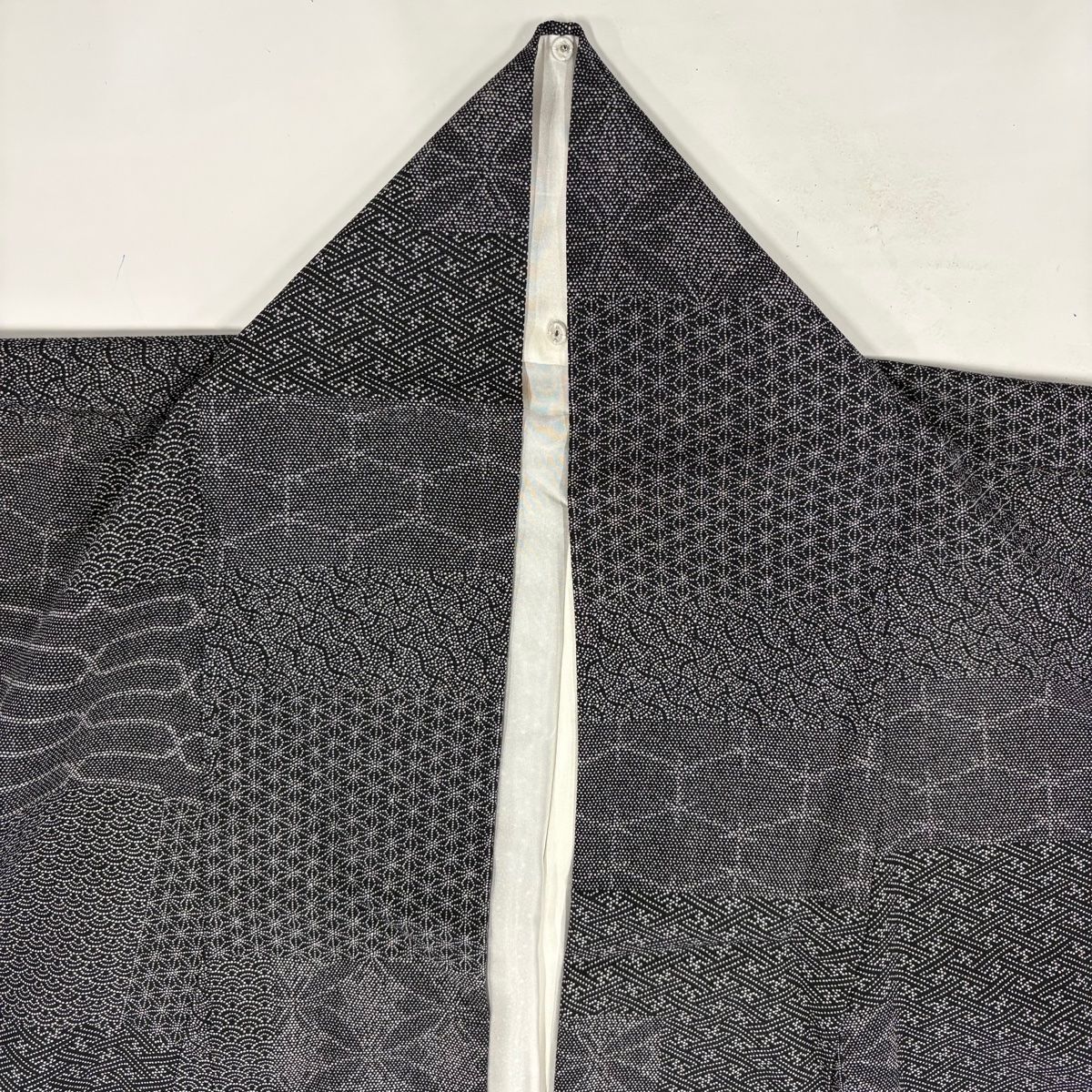 美品】 江戸小紋 身丈166cm 裄丈67.5cm L 袷 有職文様 幾何学模様 黒