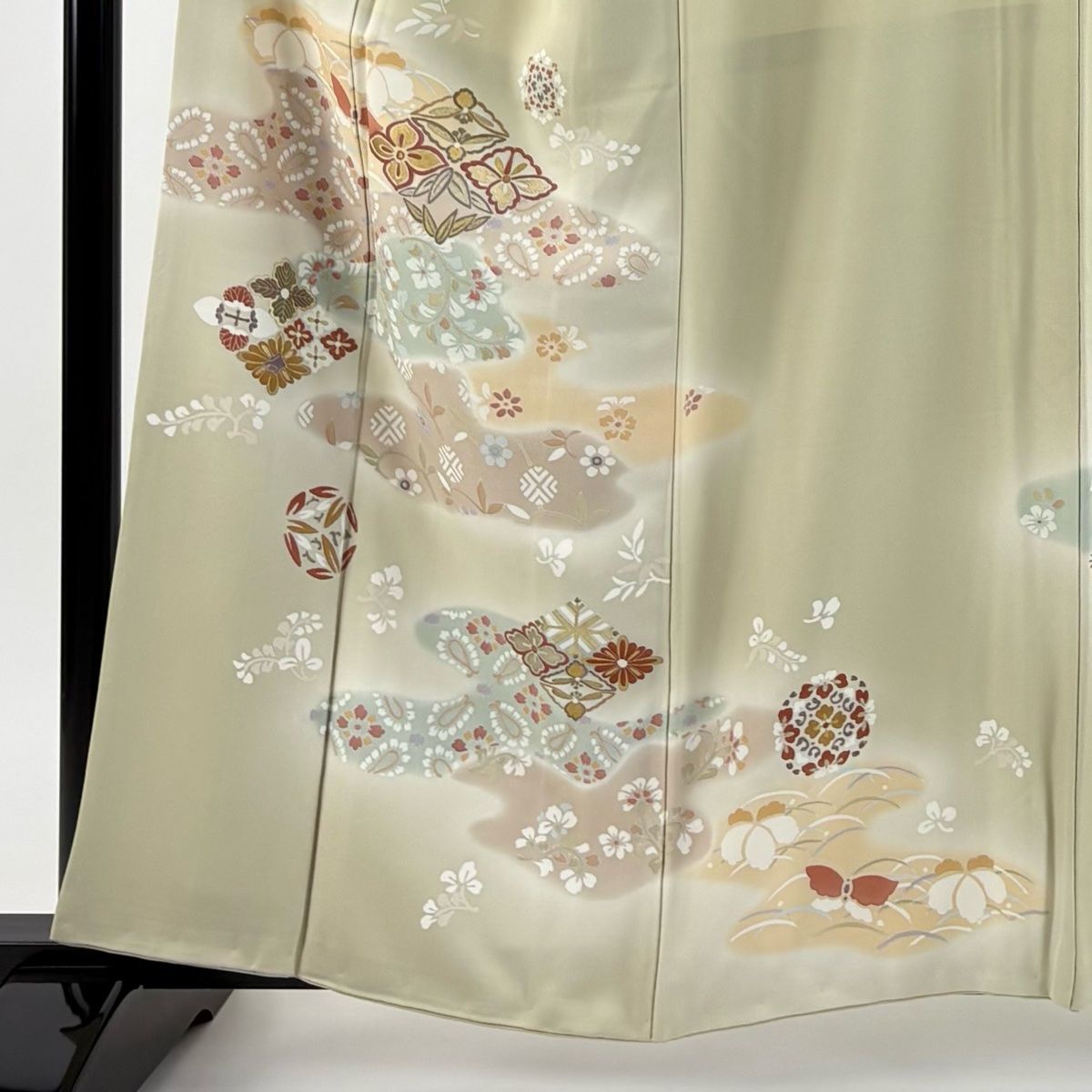 未使用品 訪問着 薄いクリームベージュ 唐草花 金彩加工 身丈160cm 訪問着：H877 ジャパンスタイル クリーム色 垣根に牡丹| 訪問着